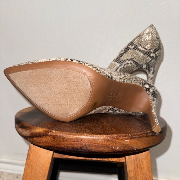 Jessica Simpson Stiletto Heel - Picture 3 of 5